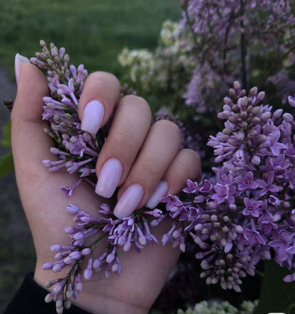 Lavender nails: 10 ιδέες για να υιοθετήσεις το ωραιότερο χρώμα της άνοιξης