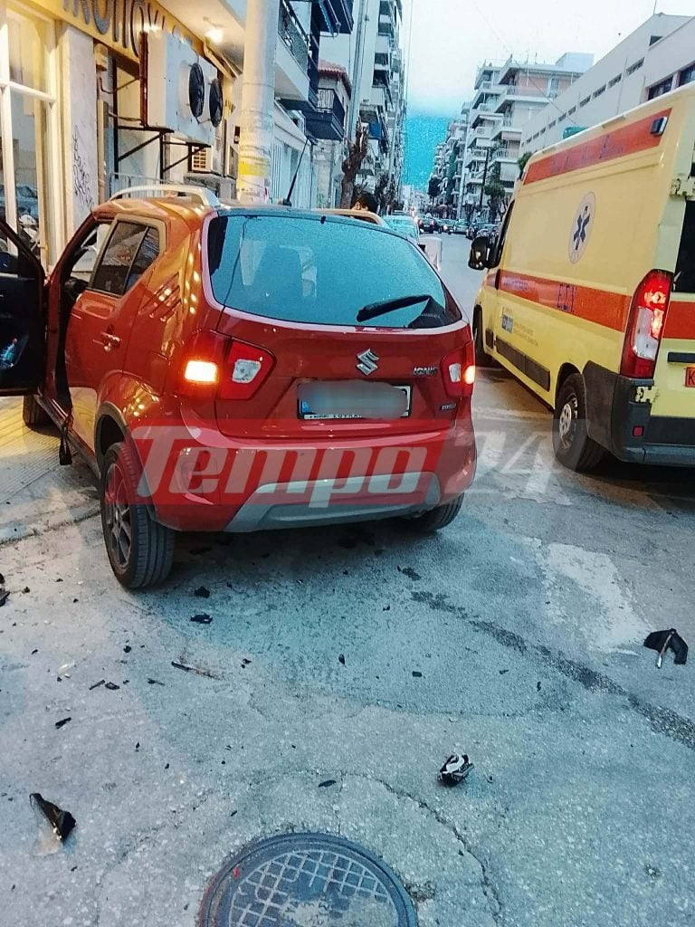 Πάτρα: Σοκαριστικό τροχαίο - ΙΧ "εισέβαλε" σε σούπερ μάρκετ μετά από σύγκρουση - Πανικός στο σημείο (ΦΩΤΟ)