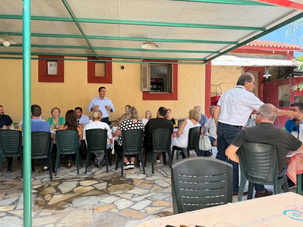 Μιχάλης Κατρίνης και στελέχη ΠΑΣΟΚ στα καμένα της Δυτικής Αιγιάλειας - ΦΩΤΟ